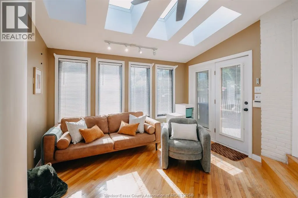 896 MONMOUTH ROAD