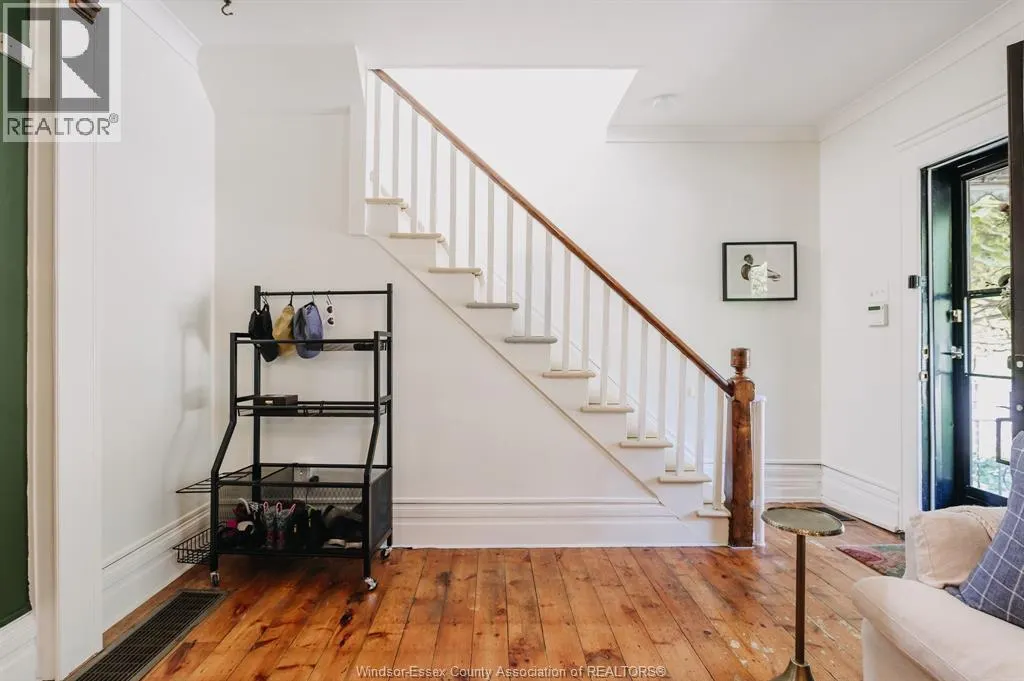 896 MONMOUTH ROAD