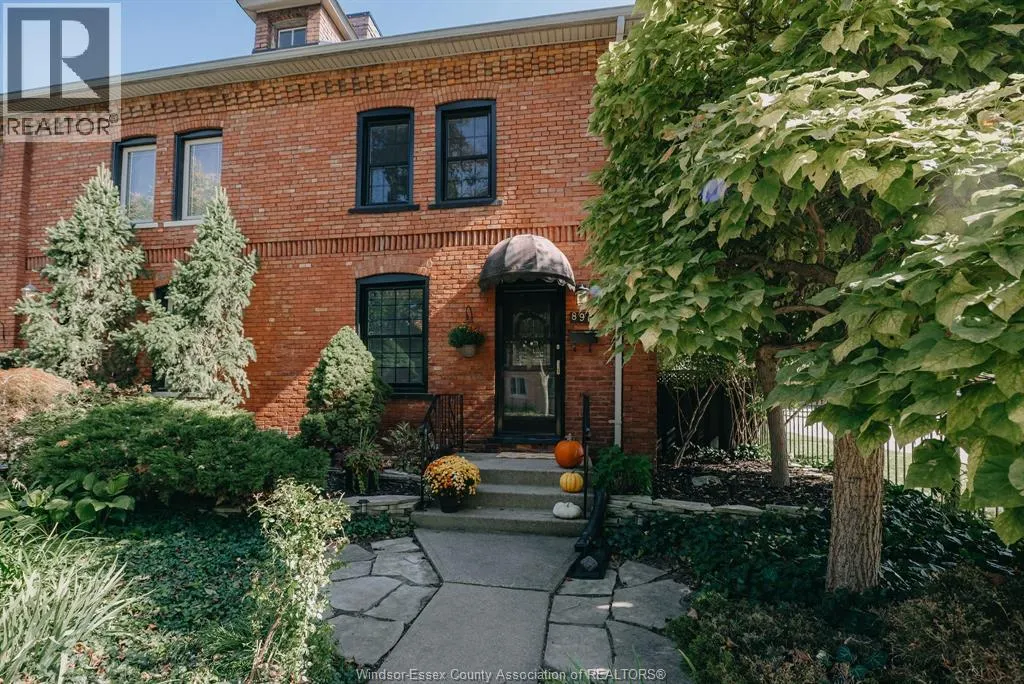 896 MONMOUTH ROAD