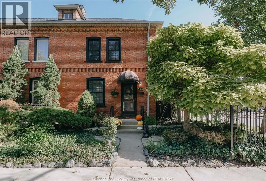 896 MONMOUTH ROAD
