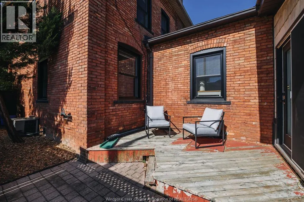 896 MONMOUTH ROAD