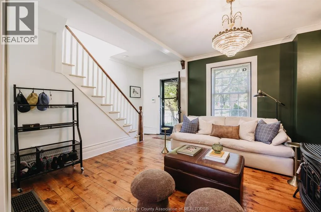 896 MONMOUTH ROAD