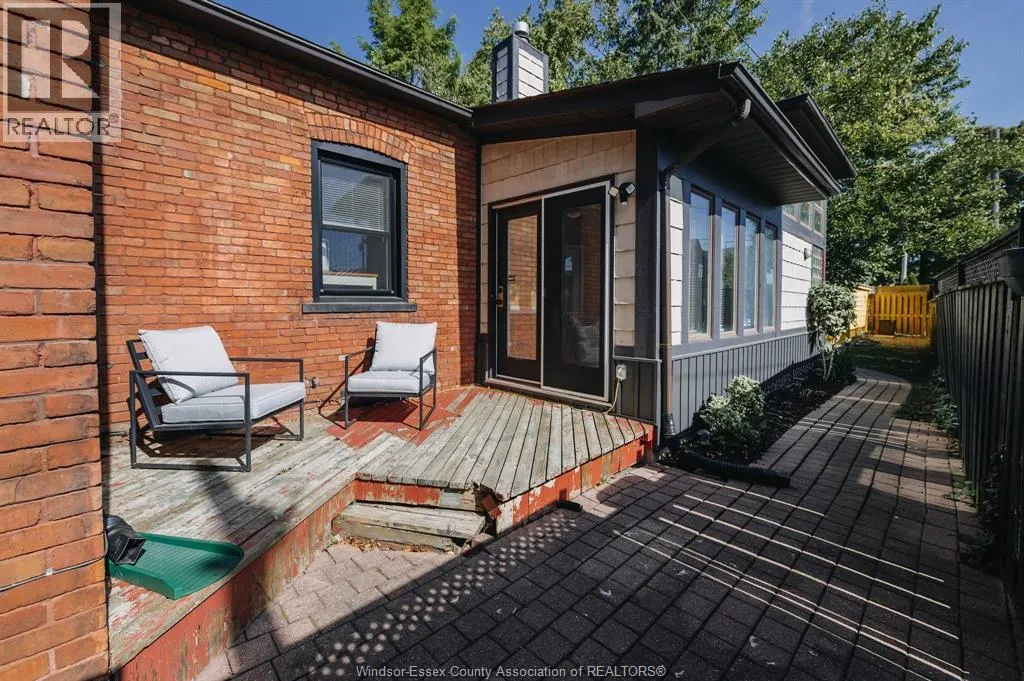 896 MONMOUTH ROAD