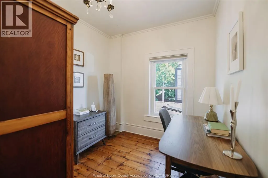 896 MONMOUTH ROAD