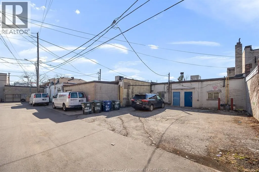 914 ERIE STREET East