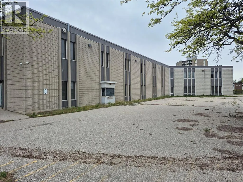 857 Grand AVENUE West