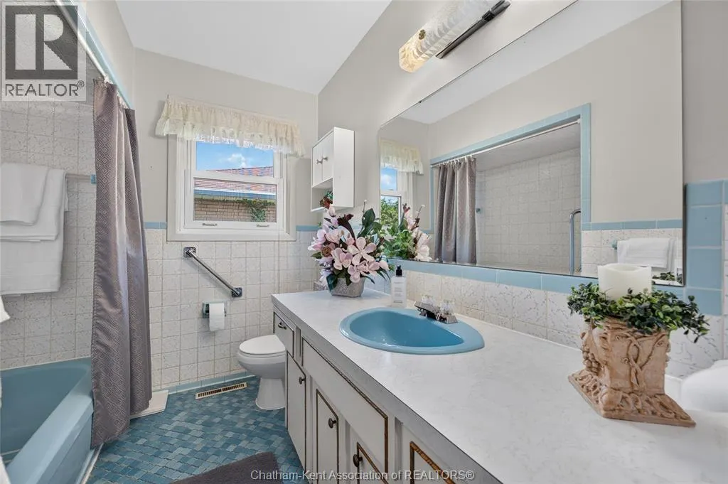 18 CAMEO DRIVE