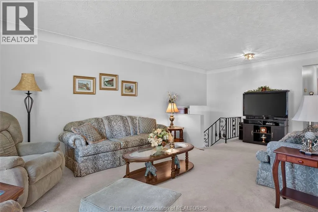 18 CAMEO DRIVE