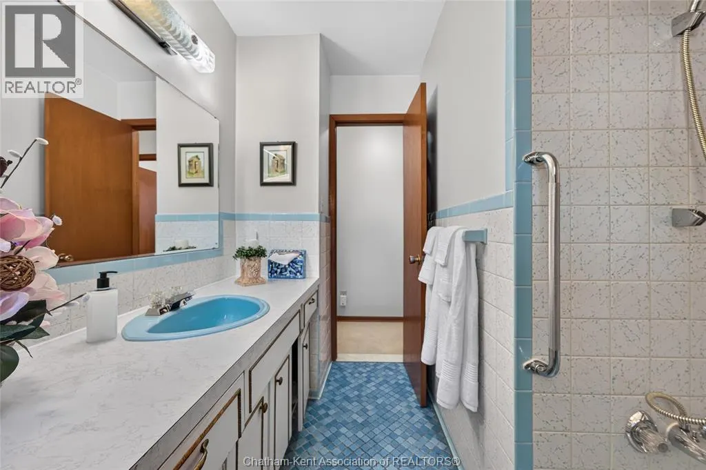 18 CAMEO DRIVE