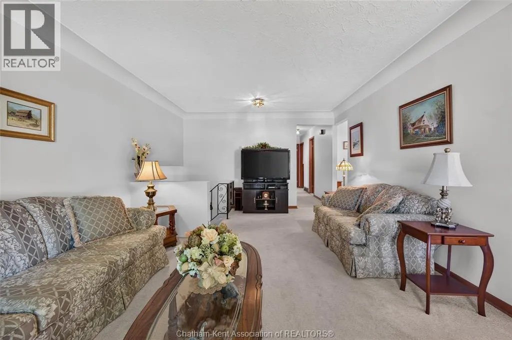 18 CAMEO DRIVE