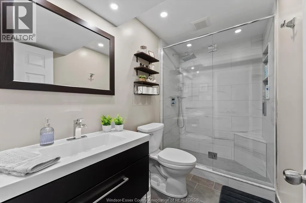 2476 Luxury