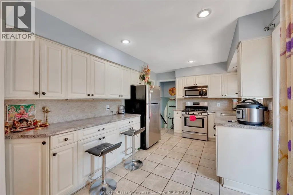4340 MOUNT ROYAL DRIVE