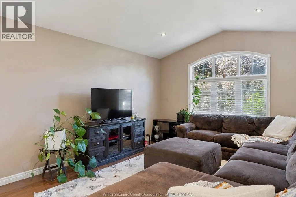 1162 BANWELL ROAD