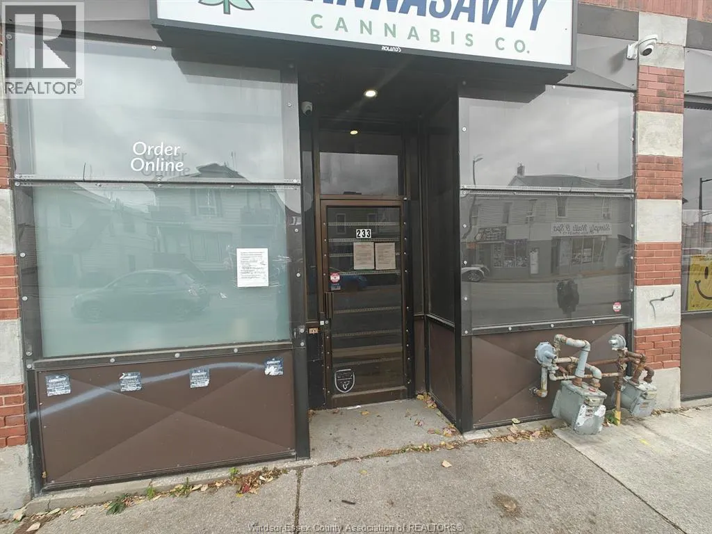 233 WYANDOTTE STREET East