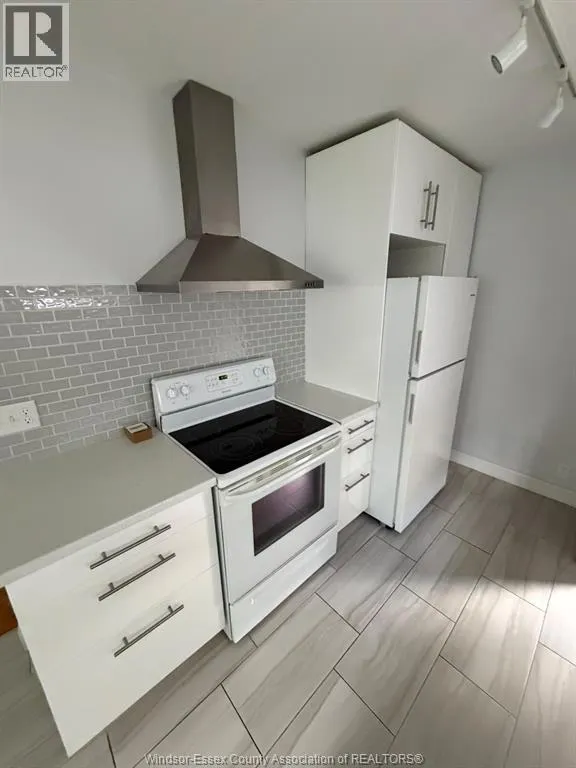 1635 ELSMERE