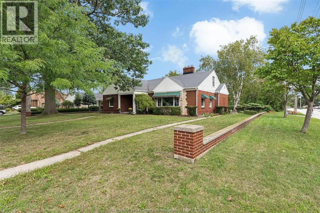2494 BUCKINGHAM DRIVE