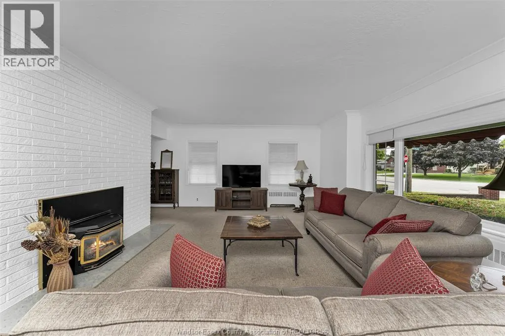 2494 BUCKINGHAM DRIVE