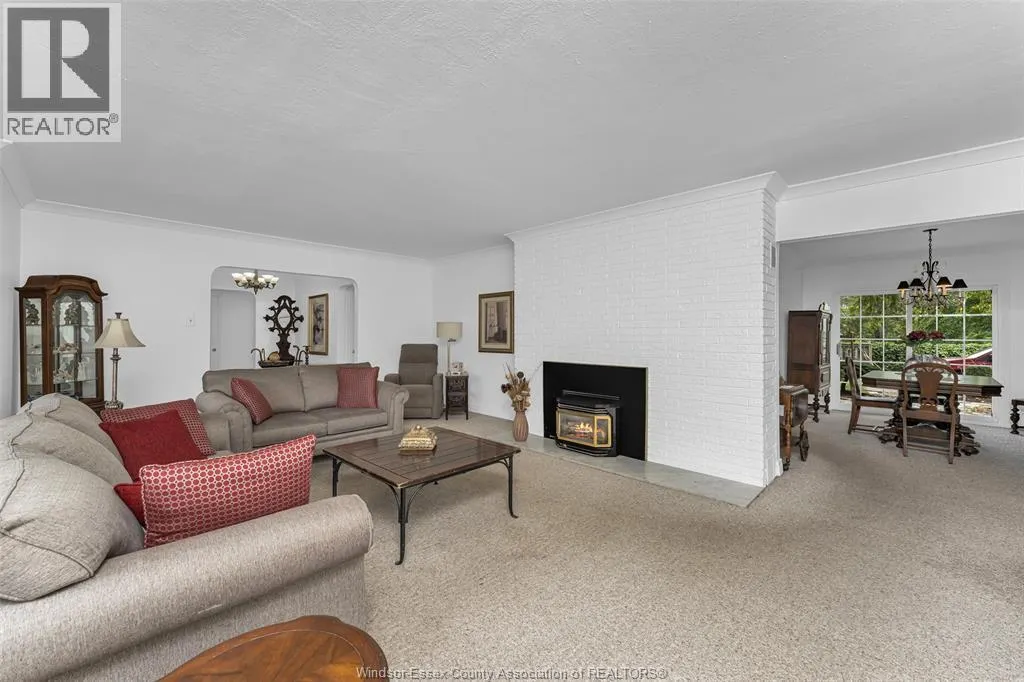 2494 BUCKINGHAM DRIVE