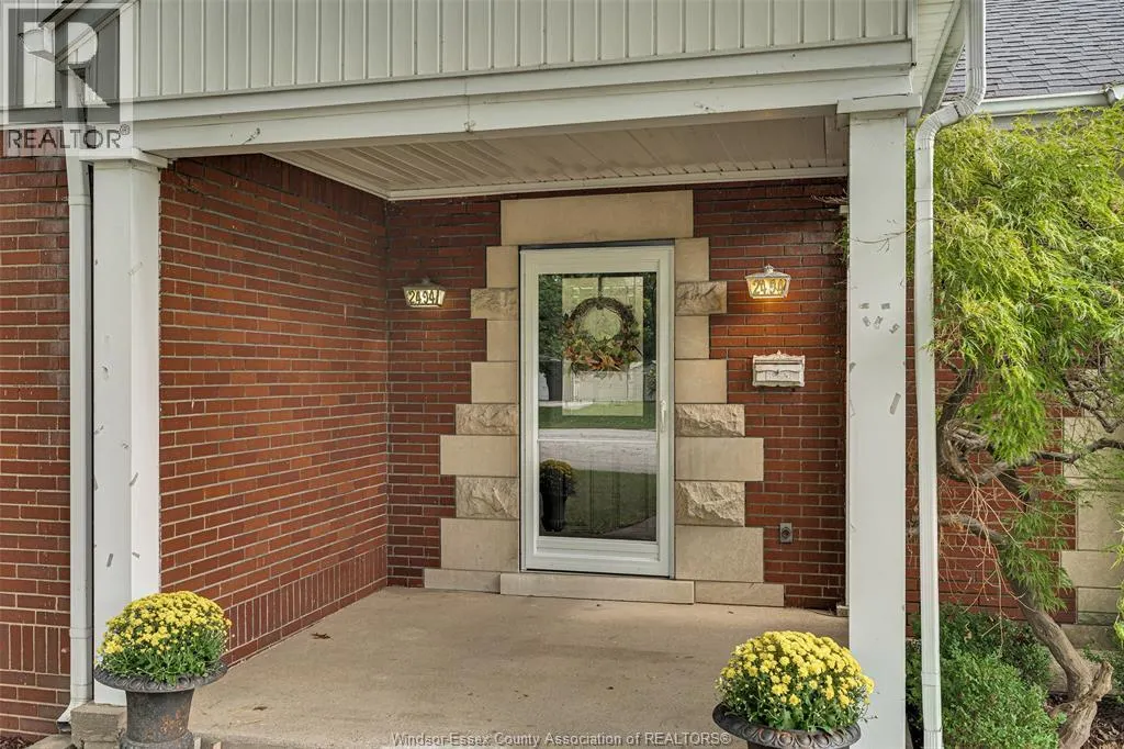 2494 BUCKINGHAM DRIVE