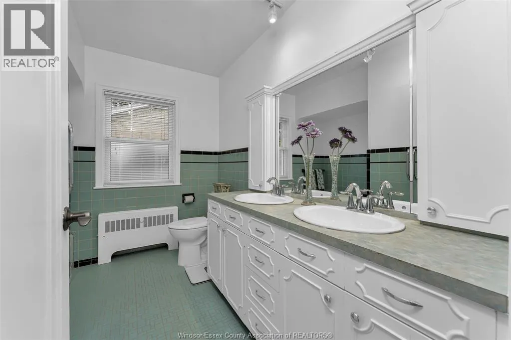 2494 BUCKINGHAM DRIVE