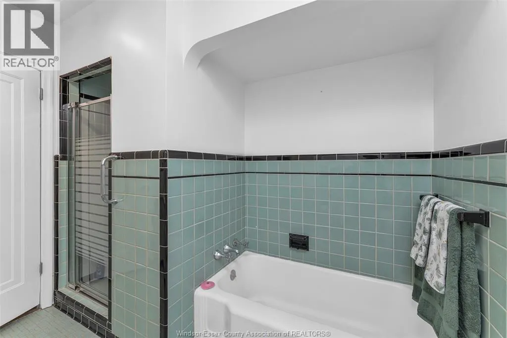 2494 BUCKINGHAM DRIVE