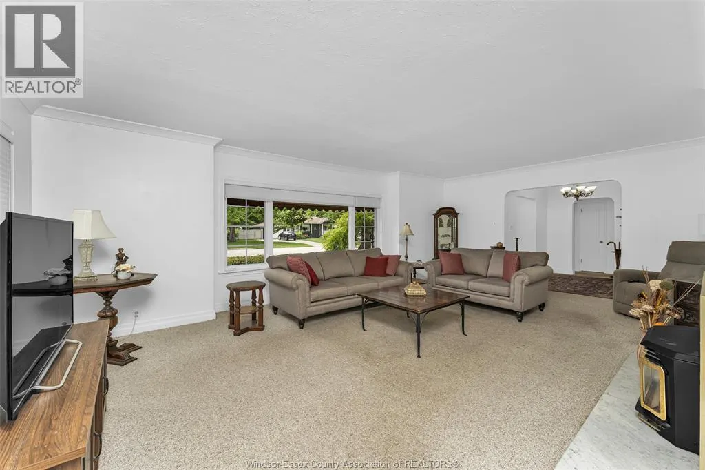 2494 BUCKINGHAM DRIVE