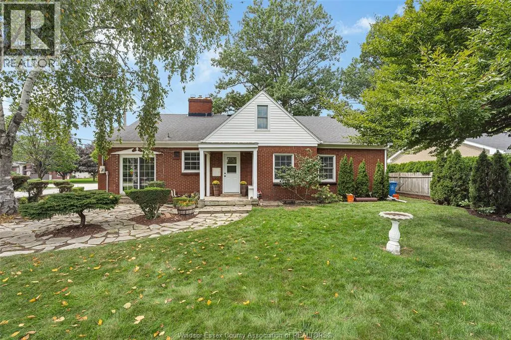 2494 BUCKINGHAM DRIVE
