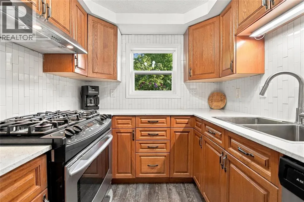3692 BEVERLY GLEN ...