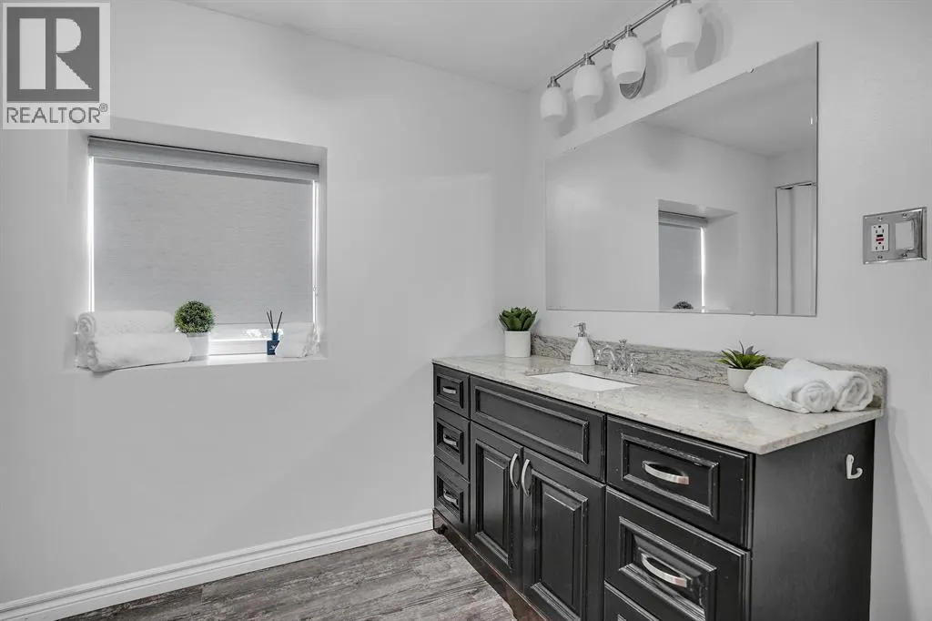 3692 BEVERLY GLEN ...