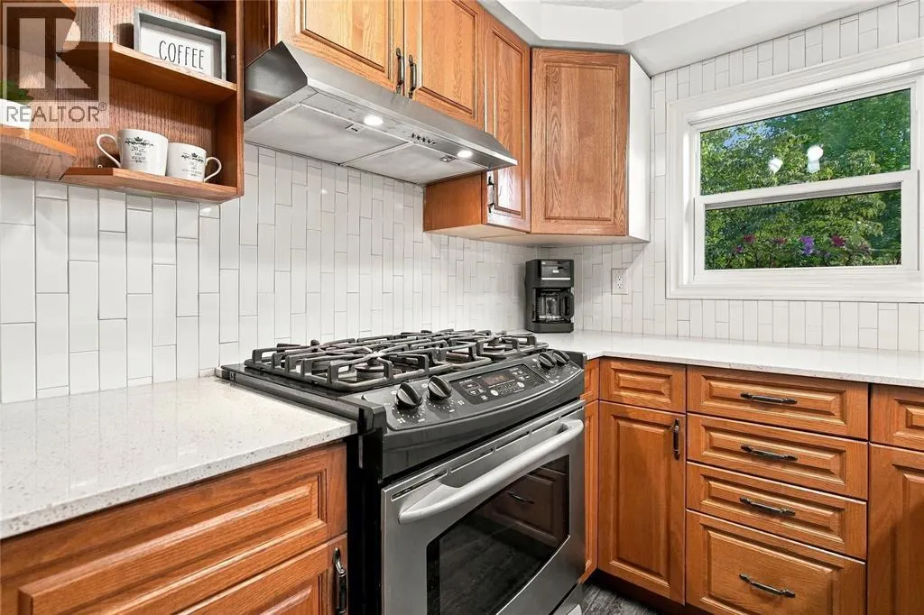 3692 BEVERLY GLEN ...