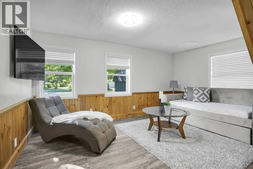 3692 BEVERLY GLEN ...
