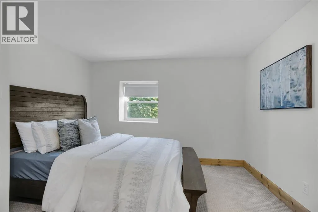 3692 BEVERLY GLEN ...