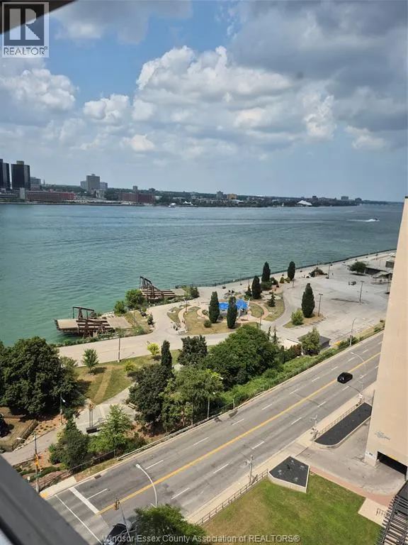 75 RIVERSIDE DRIVE East Unit# 1706