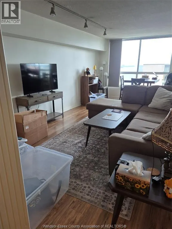 75 RIVERSIDE DRIVE East Unit# 1706