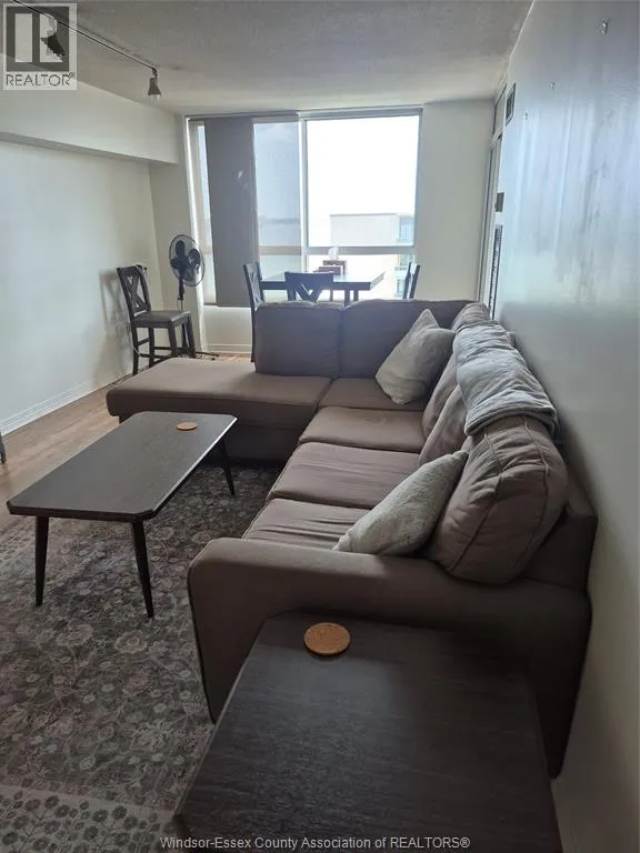 75 RIVERSIDE DRIVE East Unit# 1706