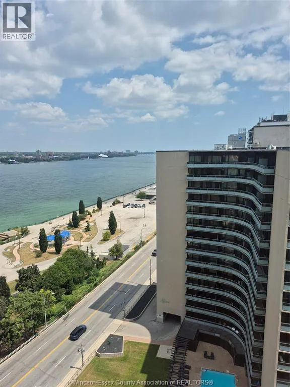 75 RIVERSIDE DRIVE East Unit# 1706