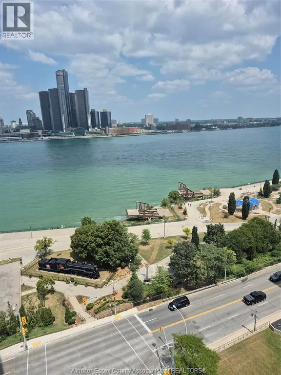 75 RIVERSIDE DRIVE East Unit# 1706