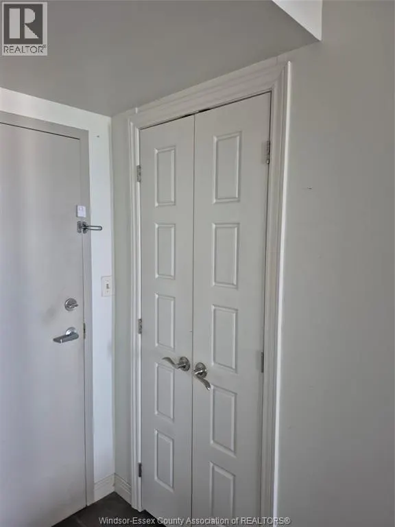 75 RIVERSIDE DRIVE East Unit# 1706