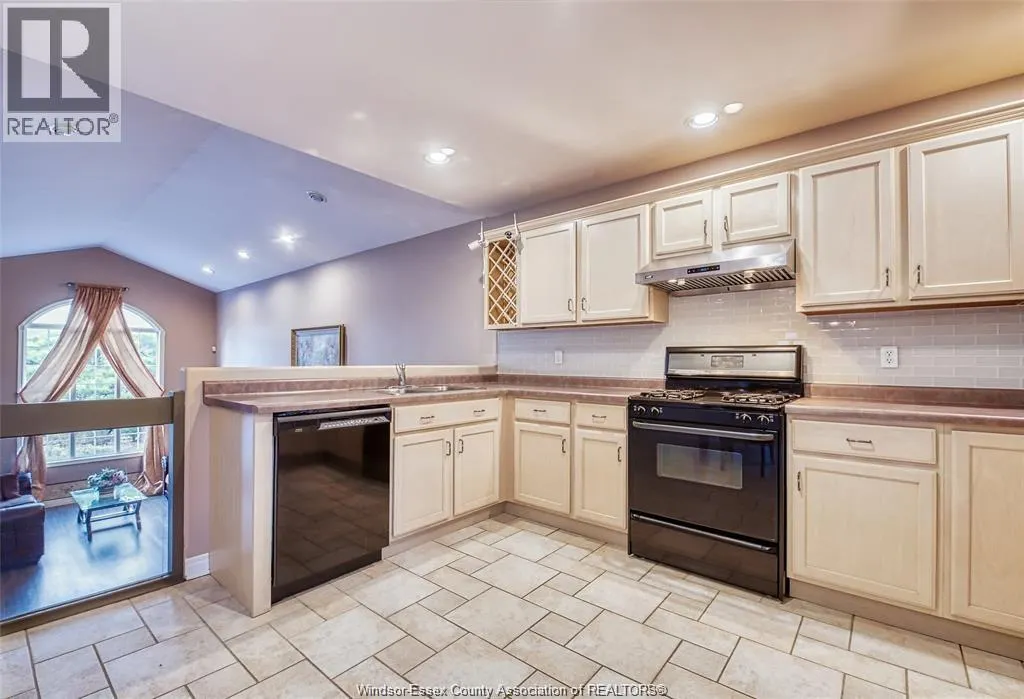 1264 IMPERIAL CRESCENT