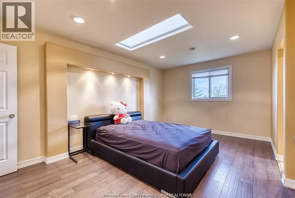 1264 IMPERIAL CRESCENT