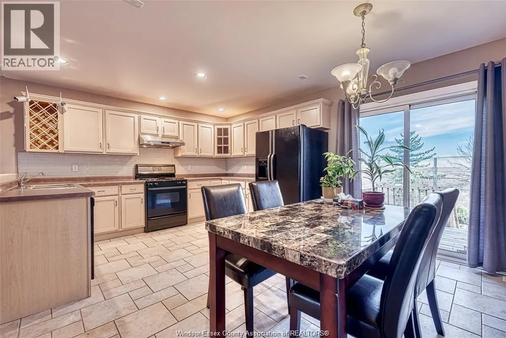 1264 IMPERIAL CRESCENT