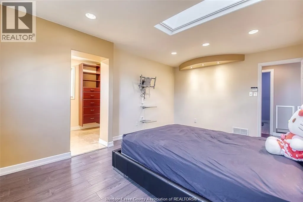 1264 IMPERIAL CRESCENT