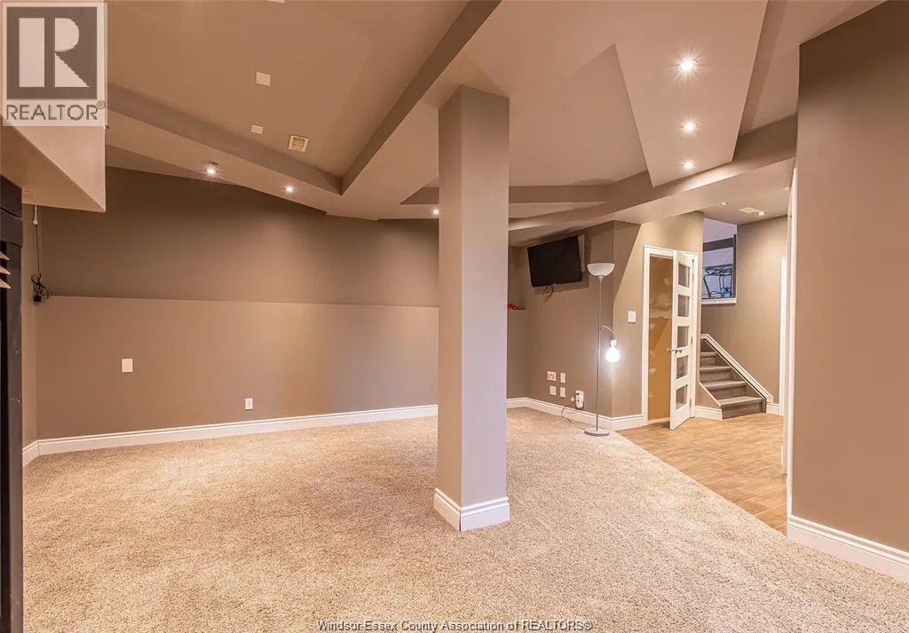 1264 IMPERIAL CRESCENT