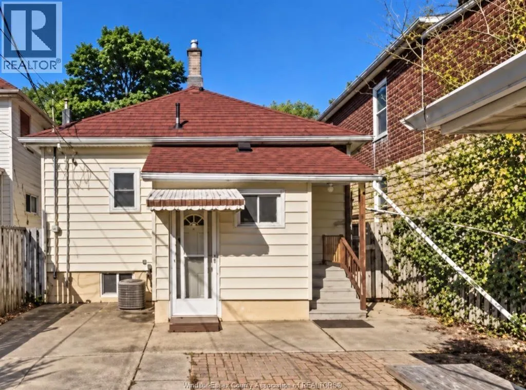 1352 LINCOLN