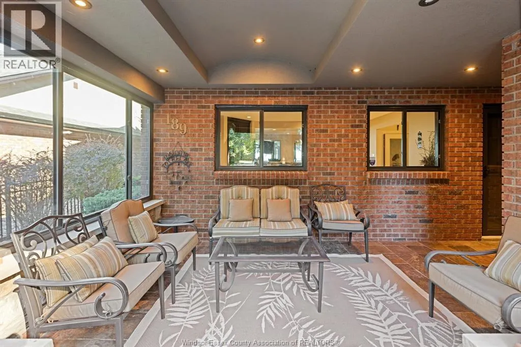 189 LAKEVIEW DRIVE