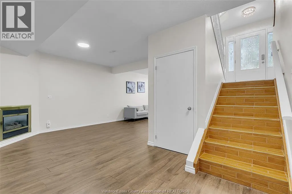 1670 LYONS