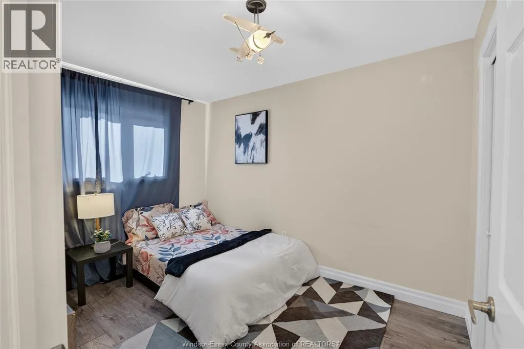 2705 ROBERT