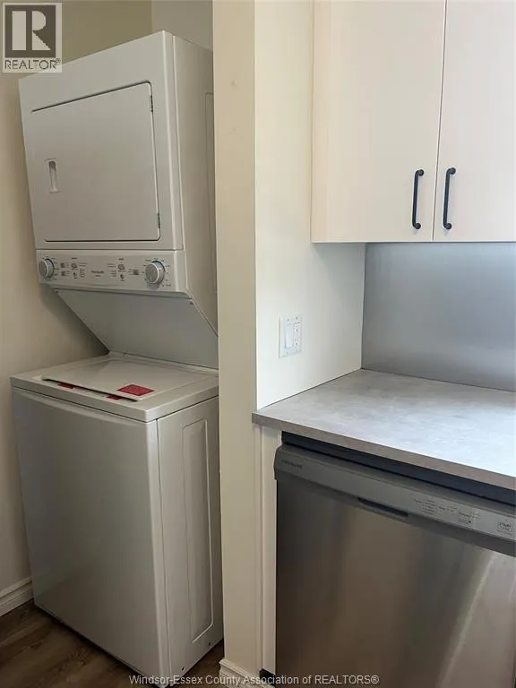 183 SIMCOE STREET