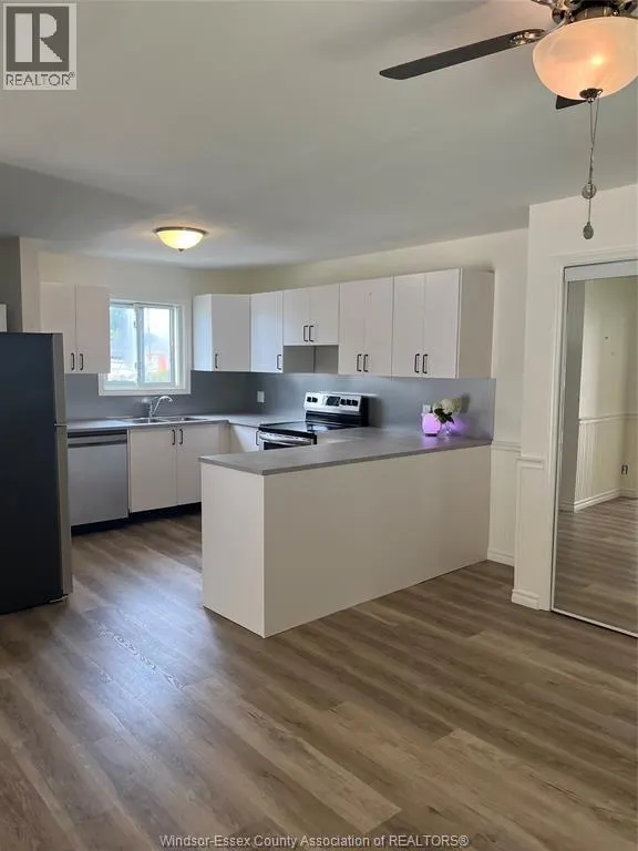 183 SIMCOE STREET