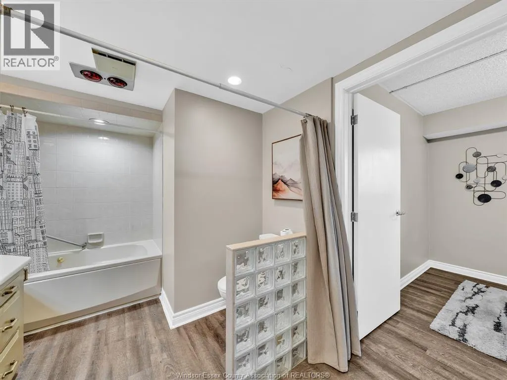 109 Robson ROAD Unit# 201